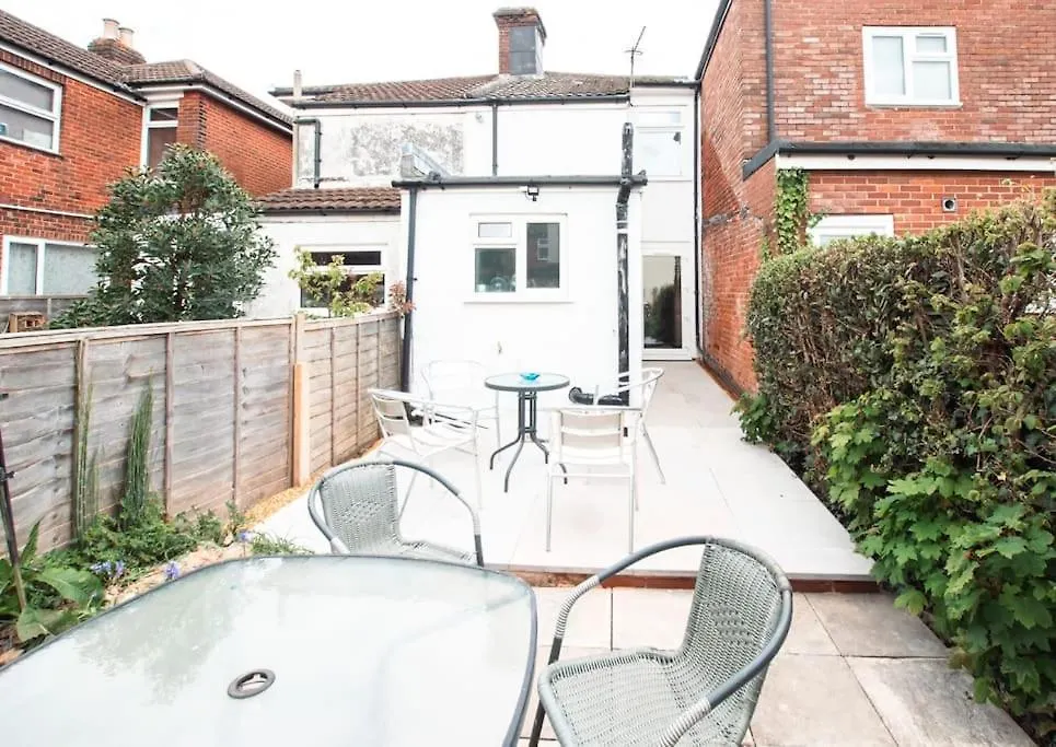בית נופש Modern House In Central Southampton With Private Off-Road Parking - Newly Refurbished - Great For Contractors, Friends & Families