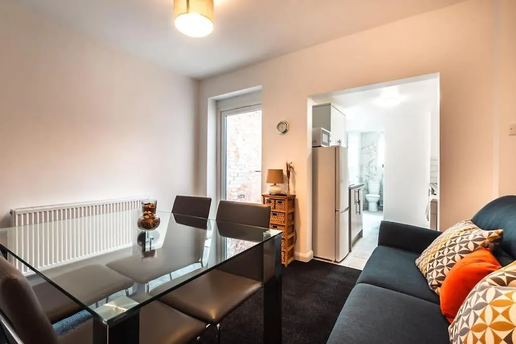 Modern House In Central Southampton With Private Off-Road Parking - Newly Refurbished - Great For Contractors, Friends & Families